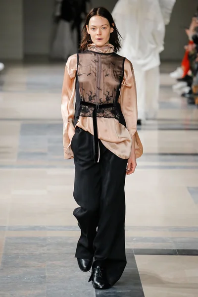 Look 7